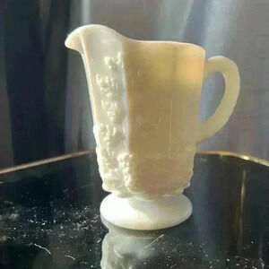 Vintage  Westmoreland milk glass grapevine pattern pitcher 5”